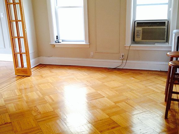4th image of 2334 Crescent St