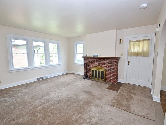 2nd image of 2025 Berkley Pl