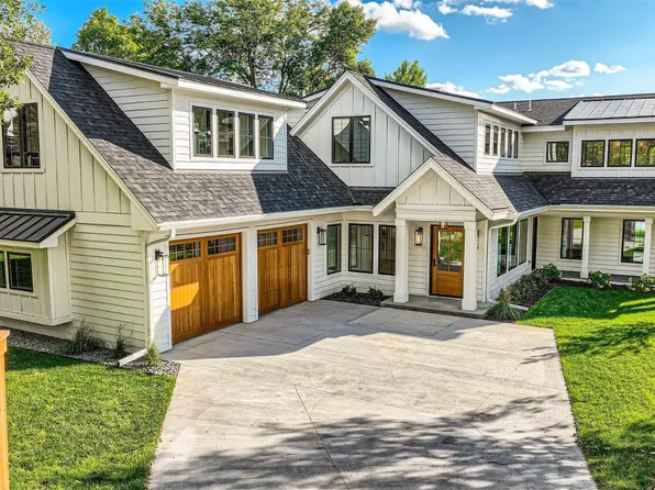 3865 Shoreline Dr, Wayzata, MN 55391