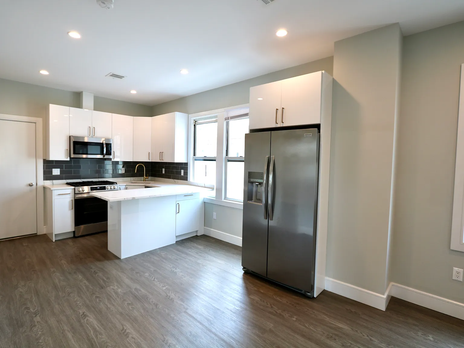 2 bed, $2,400 — Photo 2