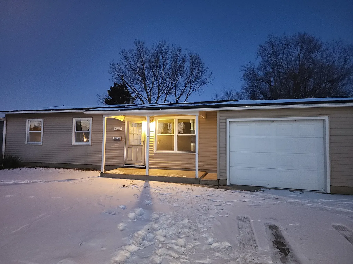 Building Photo - 423 Dalhart Ave