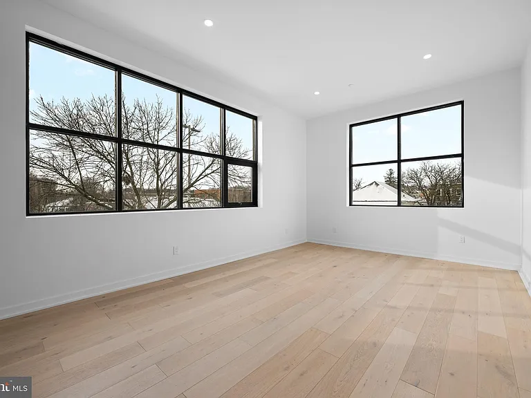 36 N Narberth Ave #1D — Photo 1