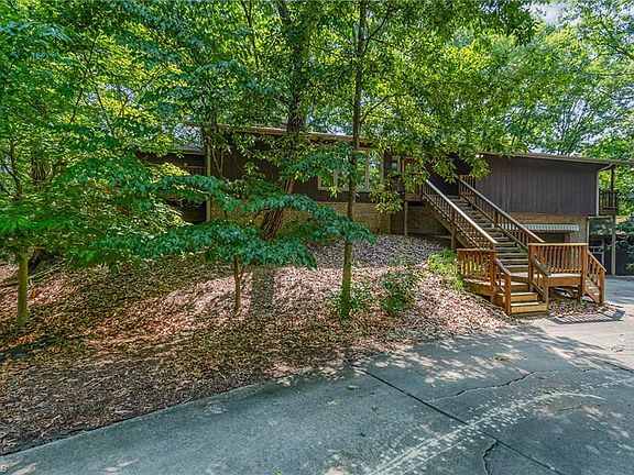 2nd image of 514 Briarwood Dr