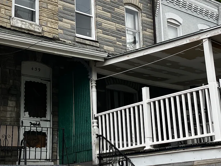 437 Linden St — Photo 3