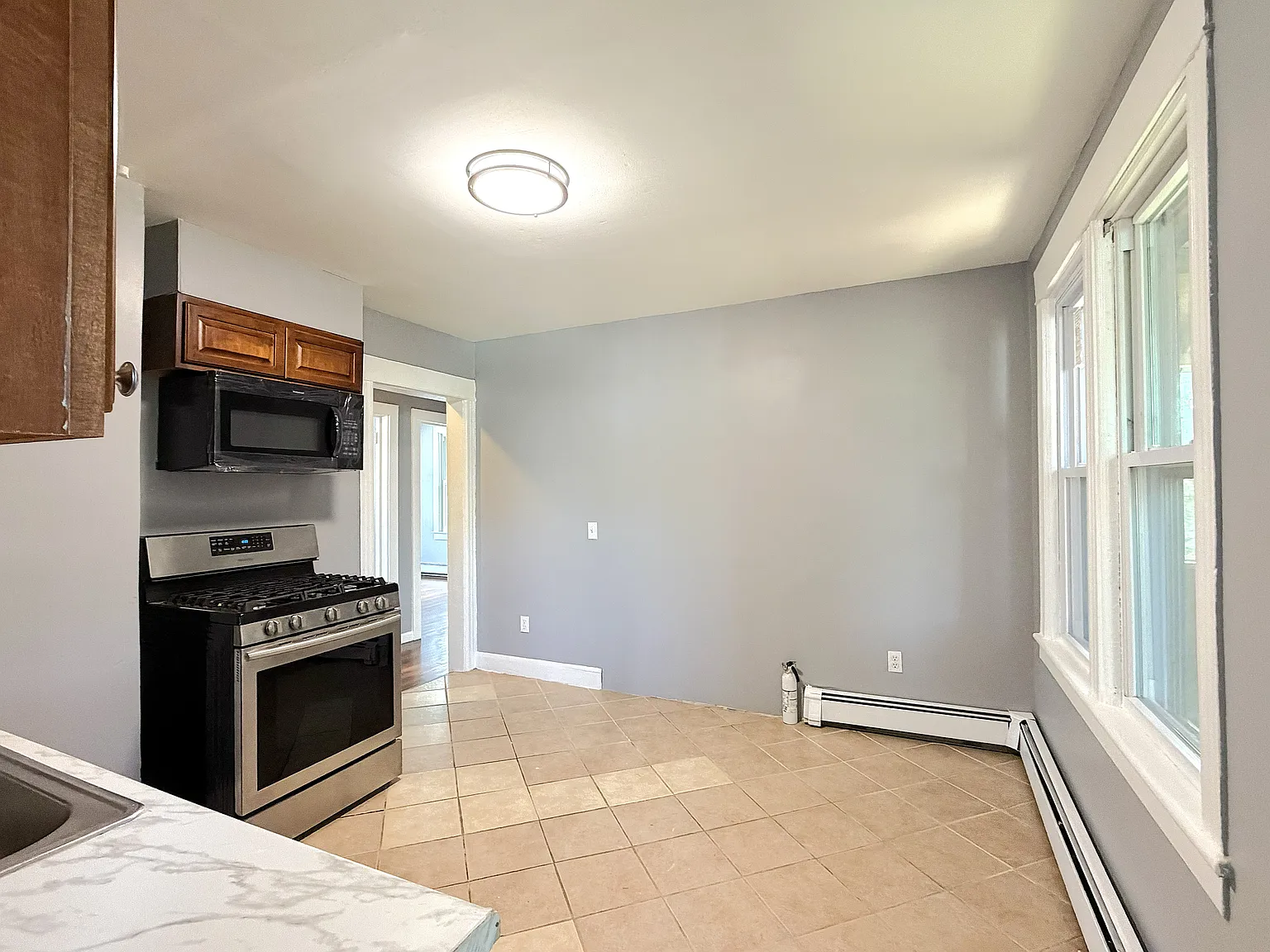 2 bed, 900 sqft, $2,350 — Photo 4