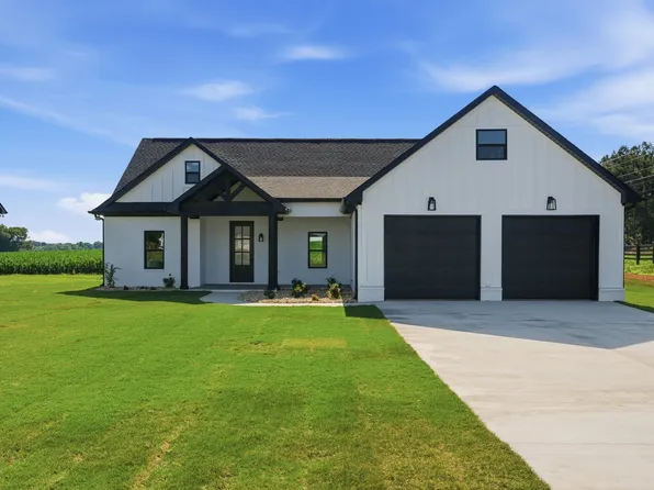 100 Hummingbird Way, Killen, AL 35645