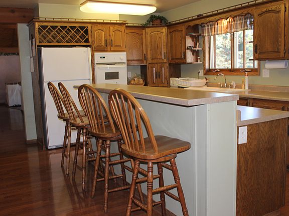 Eating bar in kitchen