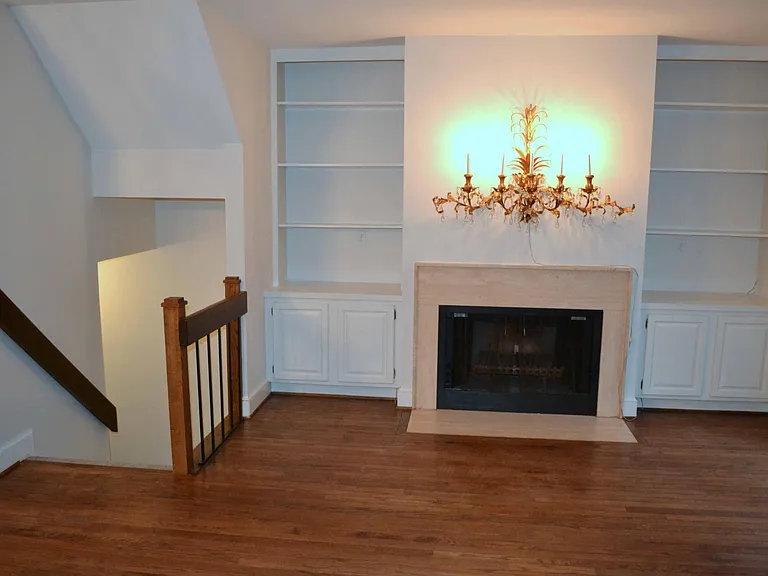 4343 Embassy Park Dr NW — Photo 15