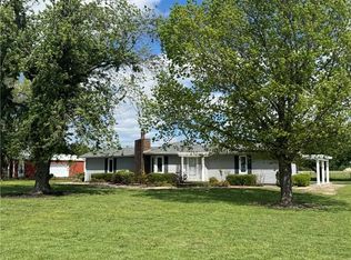 1504 17000th Rd, Parsons, KS 67357