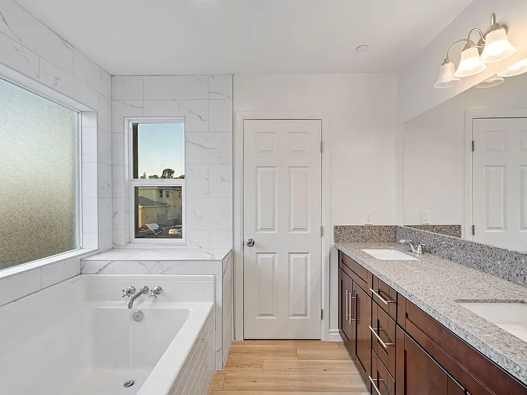 8521 Grove Hill Ct — Photo 13