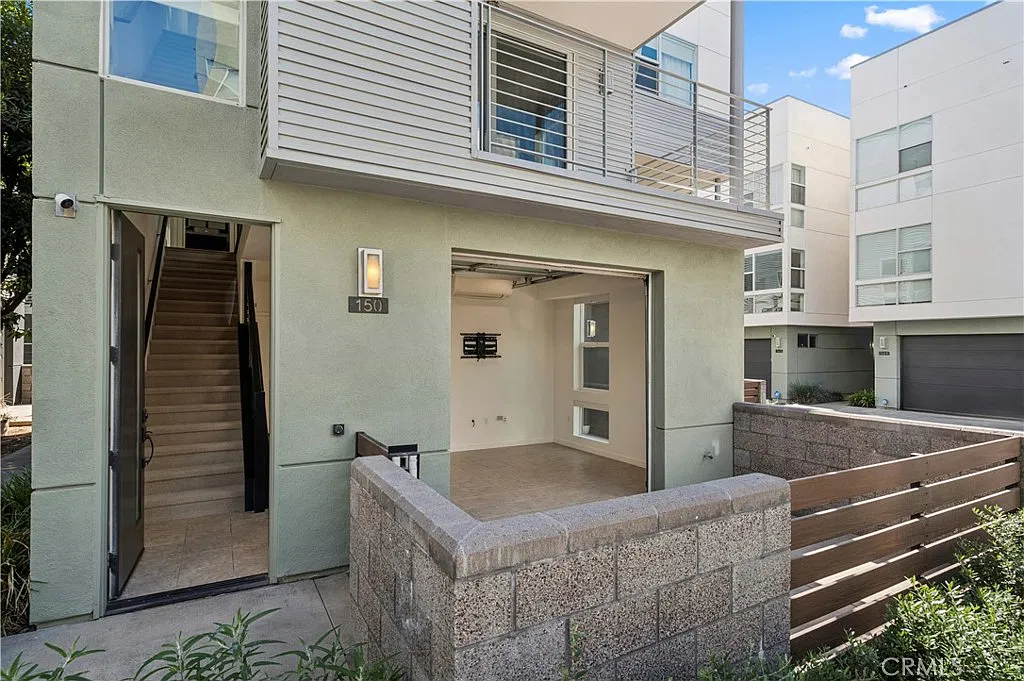 2 bed, 3.5 bath, 1961 sqft, $5,750 — Photo 4