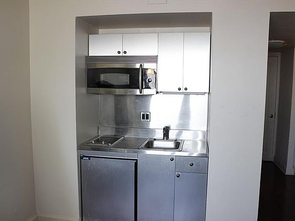 5th image of 1205 St Charles Ave APT 1308