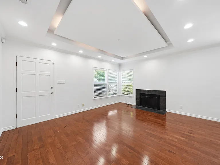 3302 Community Ave — Photo 2