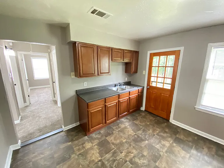 2686 Jeffrey Ave — Photo 7