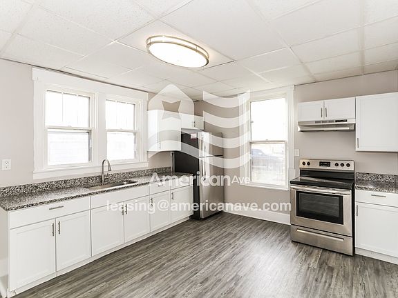 1084818_005_kitchen_5.jpg