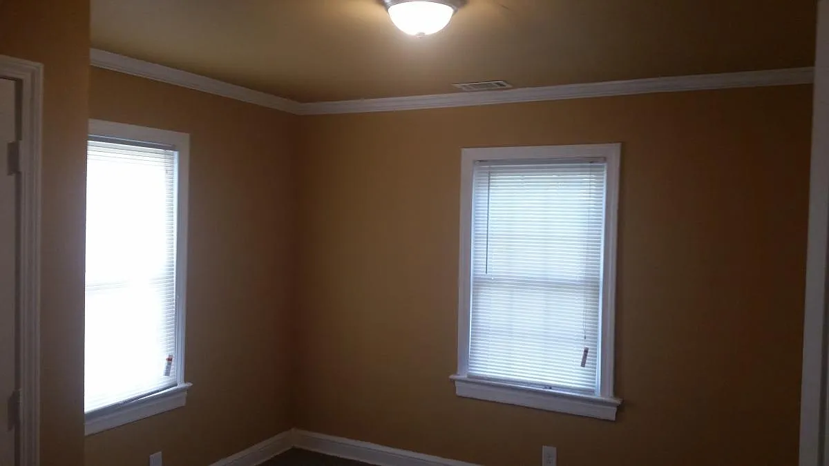3 bed, 1.5 bath, 1200 sqft, $1,800 — Photo 4