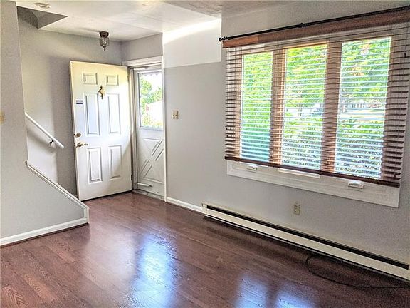 5th image of 300 Franklin St #C