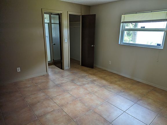4th image of 1838 N Normandy Blvd