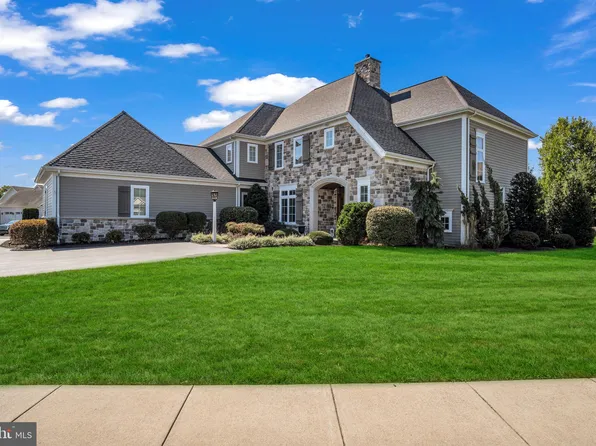 406 Lake Dr, Mechanicsburg, PA 17055
