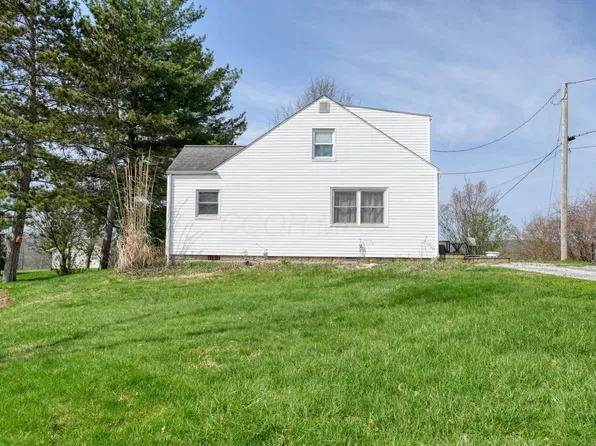 825 Friendship Dr, New Concord, OH 43762