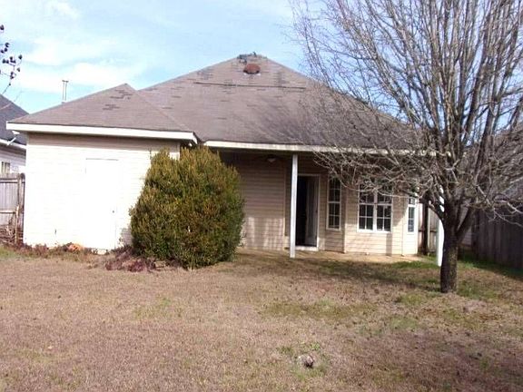 4th image of 2411 Alexander Dr