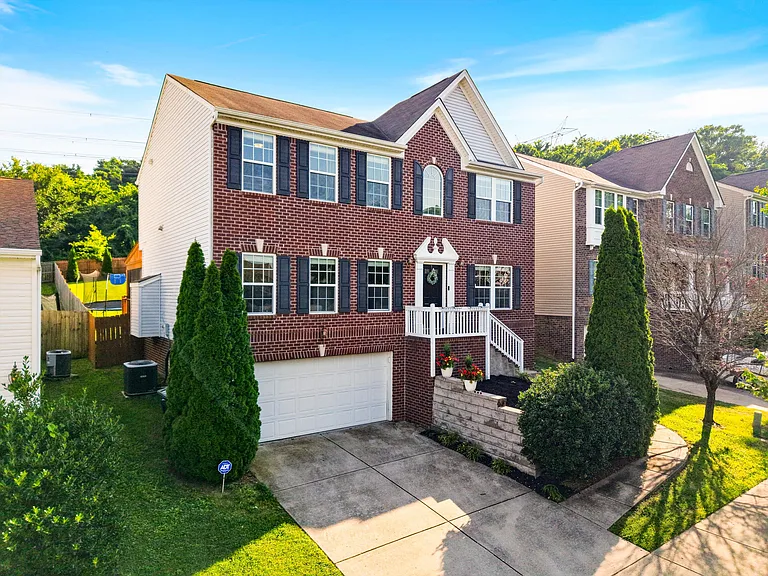 636 Wolfeboro Ln — Photo 2