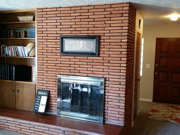 Entry/Fireplace/Living Room