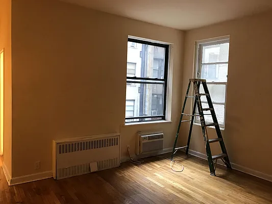 Rented by Salon Realty Corp | media 10