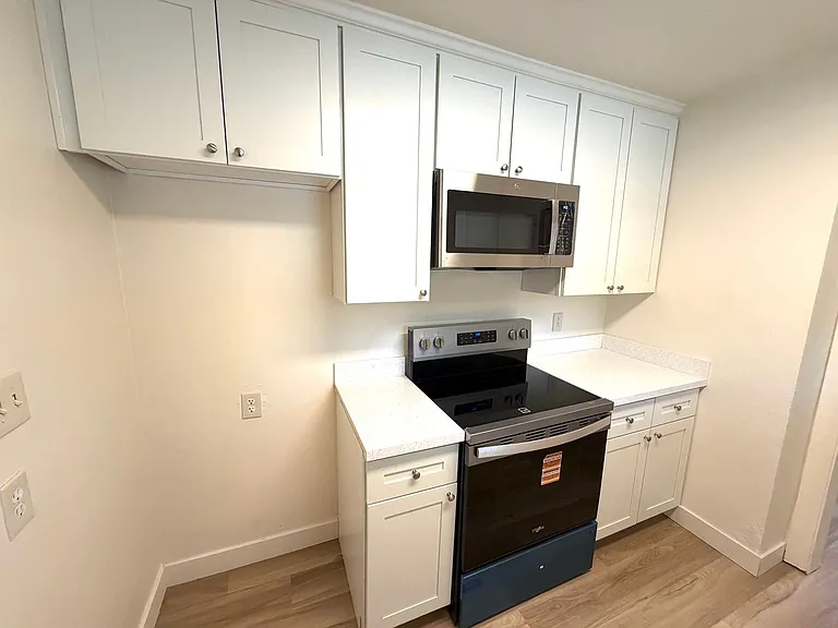 877 Eleanor Ave — Photo 4