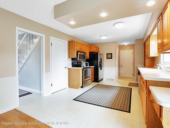 5th image of 6835 Toboggan Ln