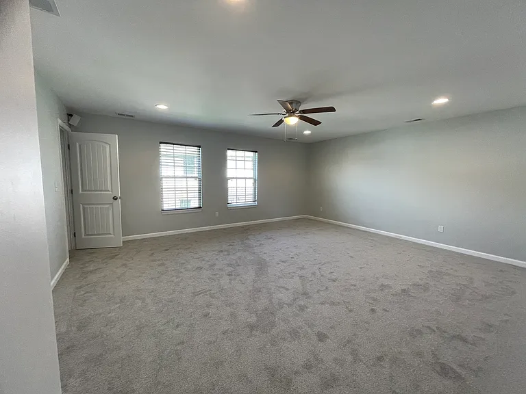 1605 Villa Cir — Photo 14