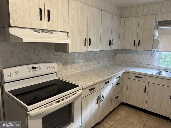 4th image of 508 Warren Rd