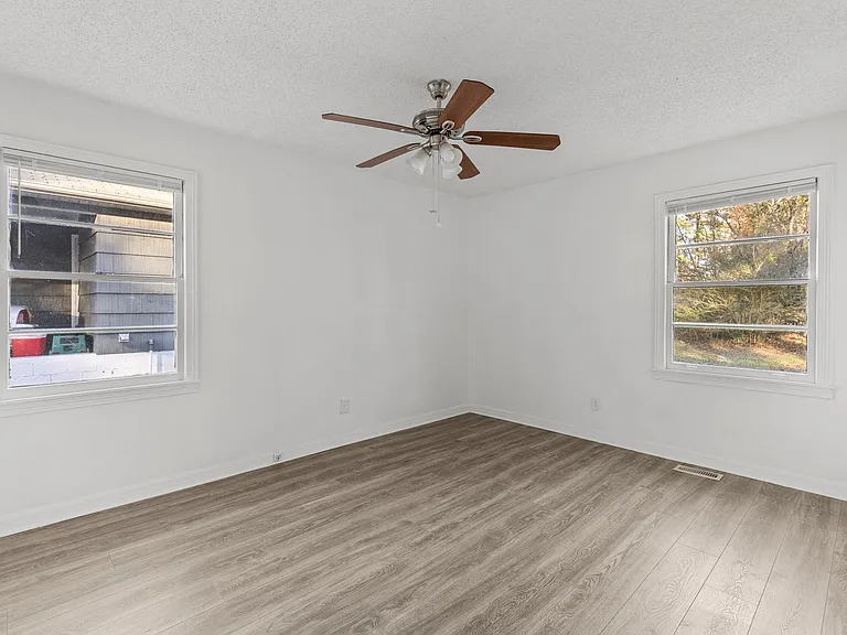 2321 4th St NE — Photo 9