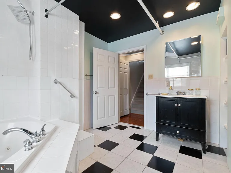 104 N 2nd St #200 — Photo 21