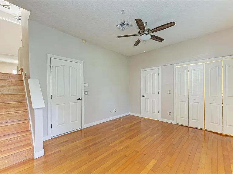 3047 Pointeview Dr — Photo 35