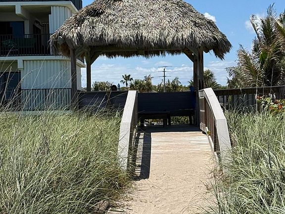 4th image of 10102 S Ocean Drive #210a