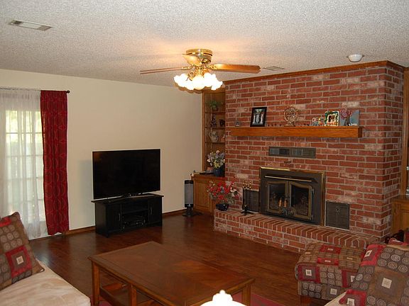 4th image of 506 Fair Oaks Ln