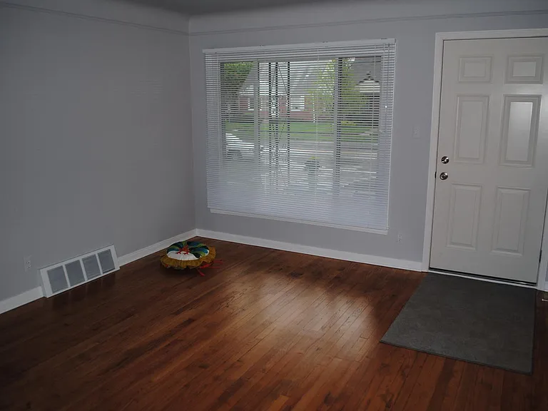 2215 E Lincoln Ave — Photo 13
