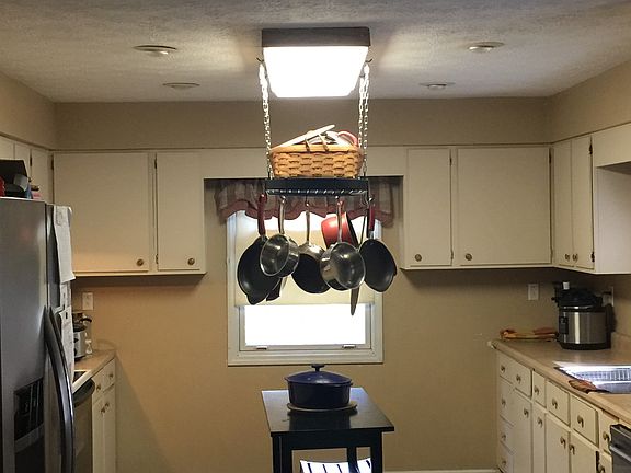 3rd image of 629 Carrington Dr