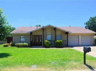 1913 Cimarron Trl, Hurst, TX 76054