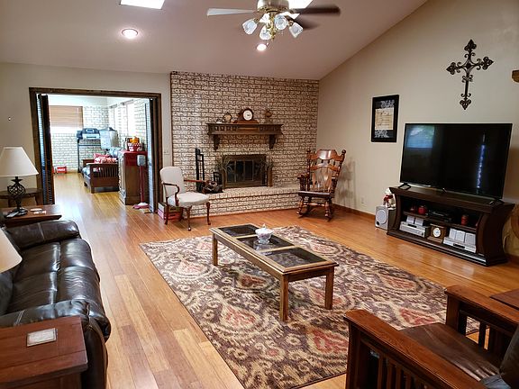 5th image of 614 Phillips Dr