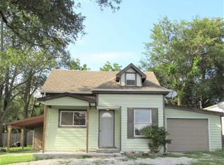 820 W 1st St, Wilber, NE 68465