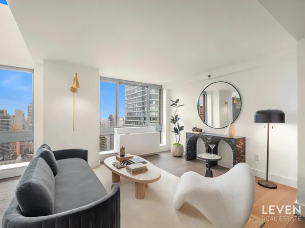 235 East 55th Street PHB image 3 of 17