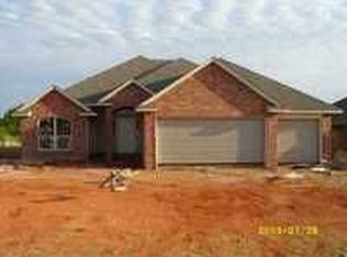 1916 SW 31st St, Moore, OK 73170