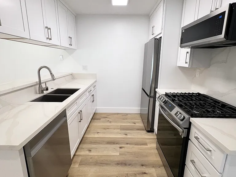 8731 La Salle St #5 — Photo 7