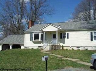 1332 Cain St, Morgantown, WV 26505