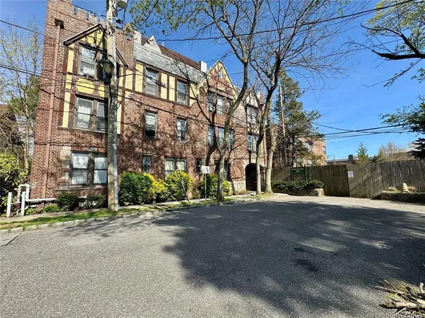 1 Hillside Avenue #3D, Great Neck, NY 11021
