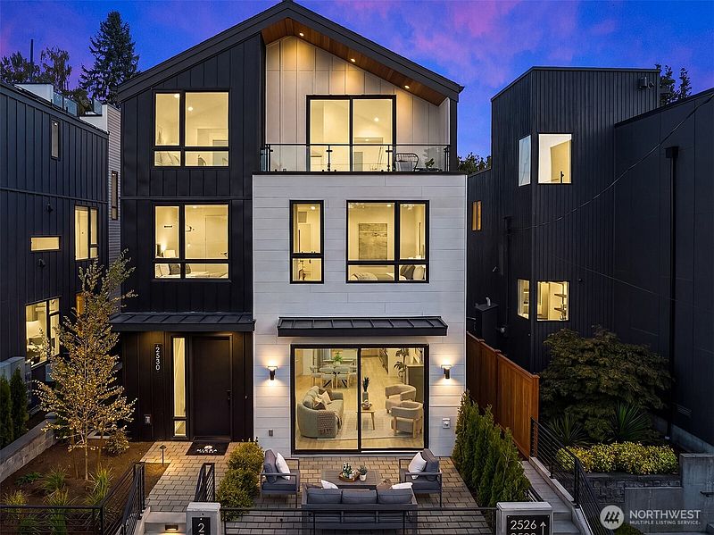 2nd image of 2530 30th Avenue W