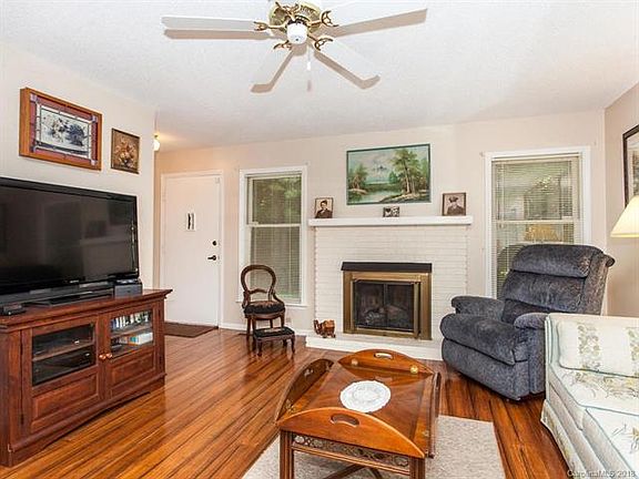 2nd image of 325 Colony Ln