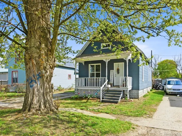 2506 Division St, Port Huron, MI 48060